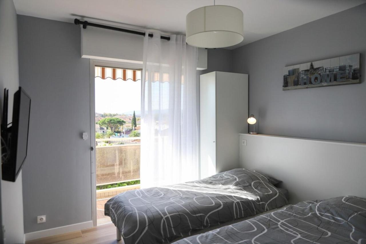 Chic Appart Du Port Fréjus Kültér fotó